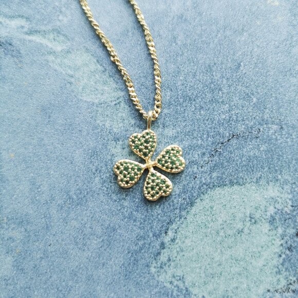 Kendra Scott Jewelry - Kendra Scott Clover Gold Green Crystal Short Pendant Necklace